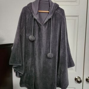 **3/$15 ** Cozy weekend poncho